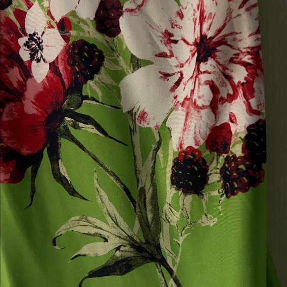 DG2 by Diane Gilman Vibrant Green Floral Short Sleeve Top - Picture 4 of 6